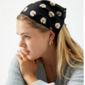 NWT PacSun Black Daisy Headscarf